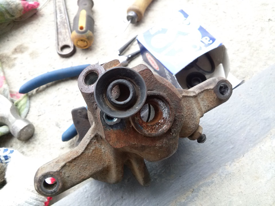 Суппорт тойота рав 4 задний. Подклинивает задний суппорт. Подклинивает задний суппорт. Подклинивает задний суппорт. Устройство заднего суппорта туксон jm.