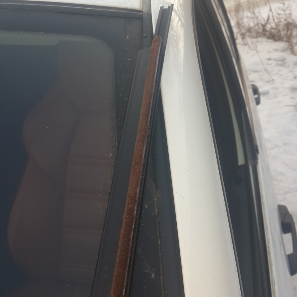 Бархотки в передние двери — Lada Калина универсал, 1,6 л, 2013 года ...
