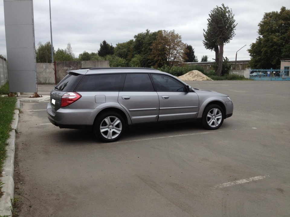 Аутбек 2008 год. Subaru Outback 2008. Субару Аутбек 2008. Subaru Outback черный 2008. Subaru Outback 2008 3.0 задние шильдики.