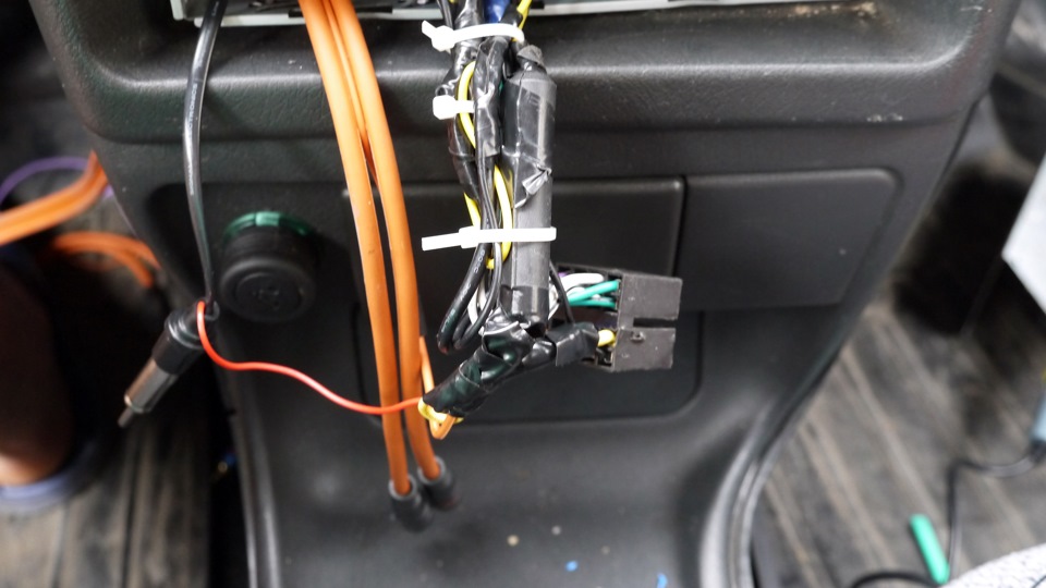 Подключаем видеорегистратор от зажигания — Lada 2114, 1,5 л, 2005 года ...