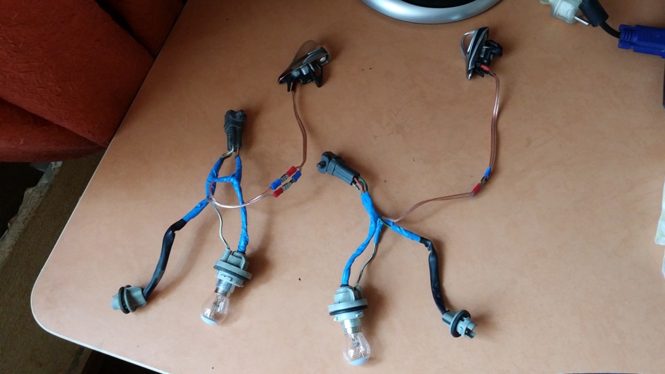 1e4a072s 960 Как называются огоньки на крыльях авто