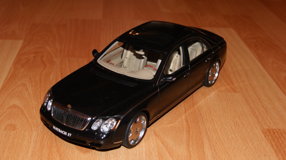 ミニカー Autoart1/18  Maybach 57 22\" Wheel ミニカー Autoart1/18 Maybach 57 22
