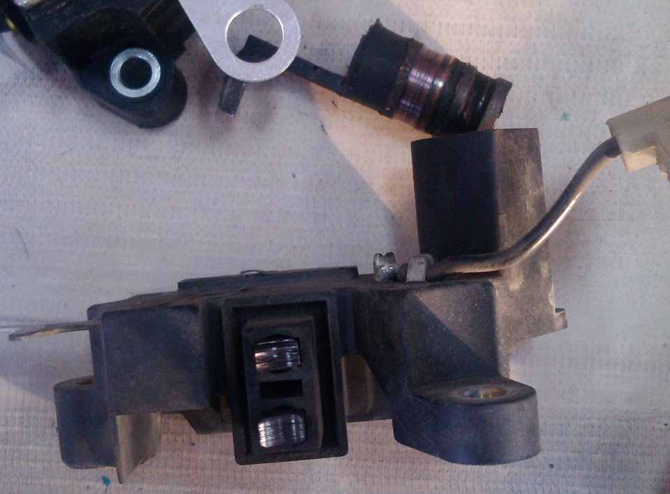 Ремонт генератора — замена регулятора напряжения и токосъемника — Lada ...