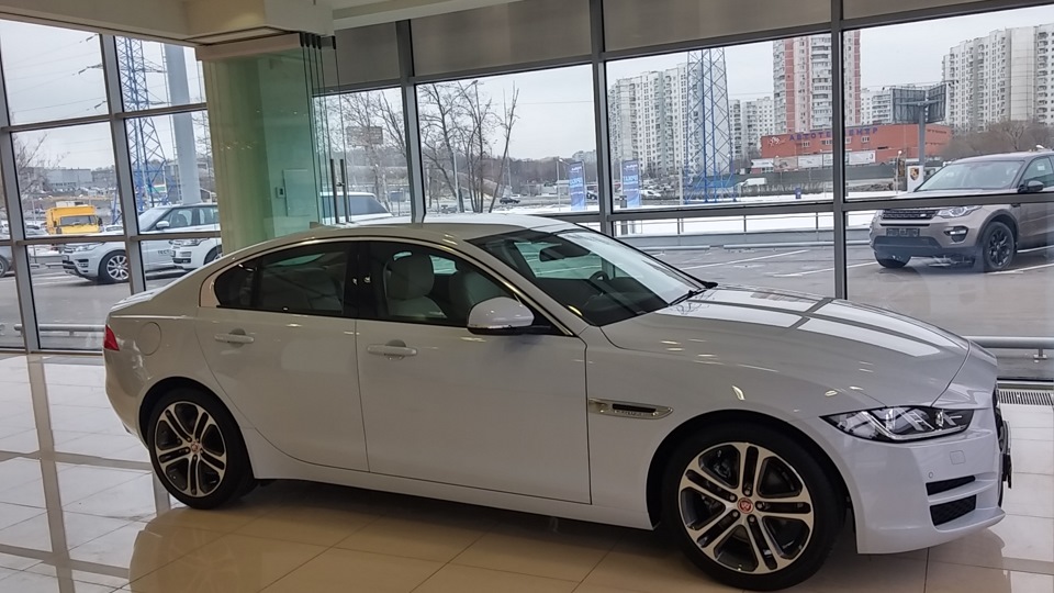 Jaguar XE JAGUAR XE 2.0 I4D 180PS