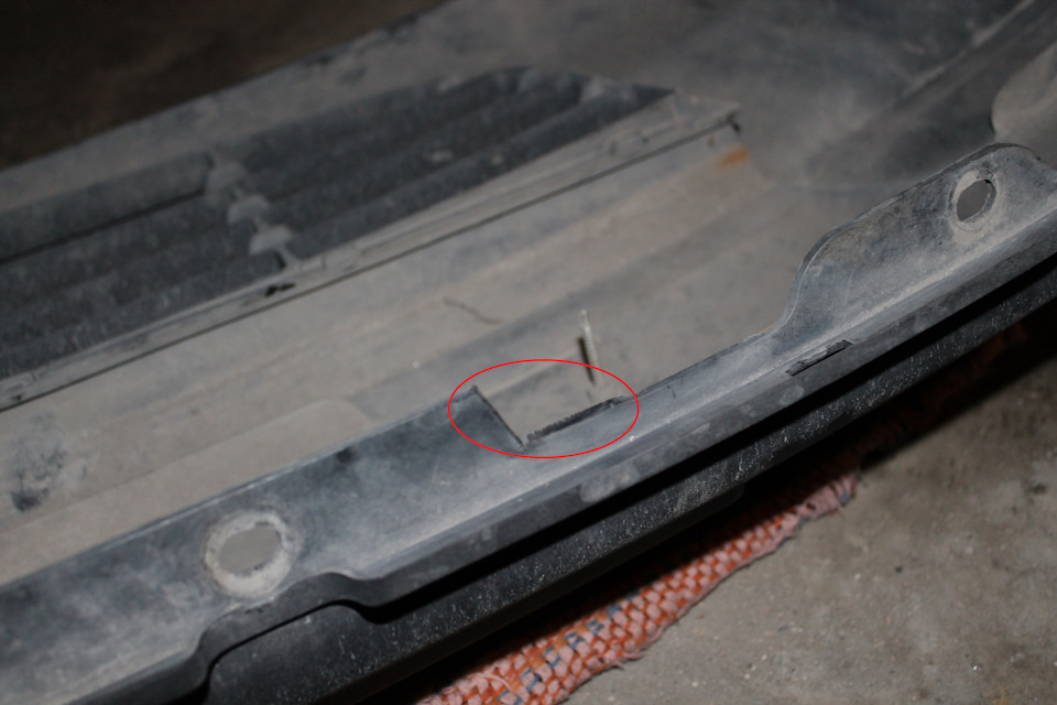 где надо подрезать. это из-за крепления правого рожка, не даёт встать бамперу на место — Daewoo Matiz (M100/M150)