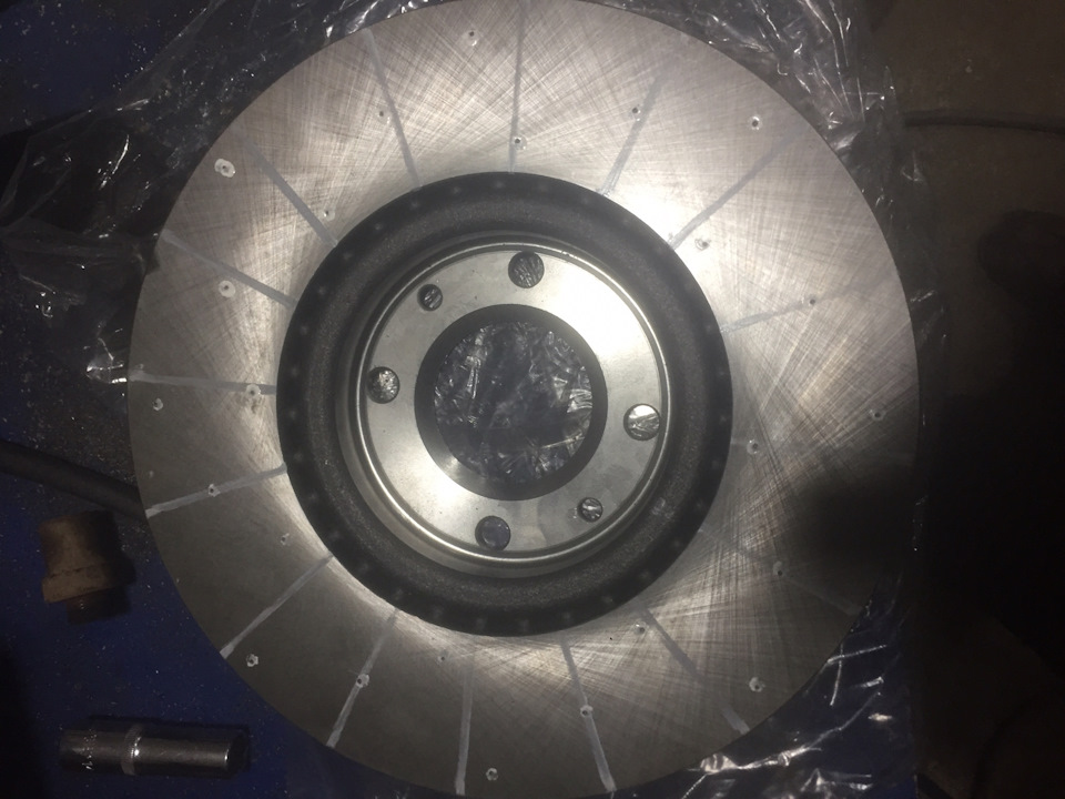 Тормозные диски в стиле AMG — Peugeot 308 SW (1G), 1,6 л, 2008 года ...