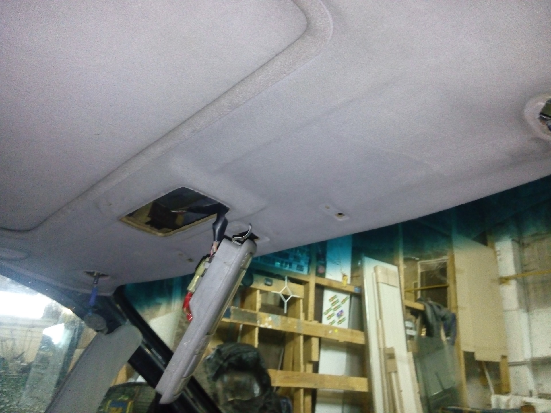 как снять потолок с люком