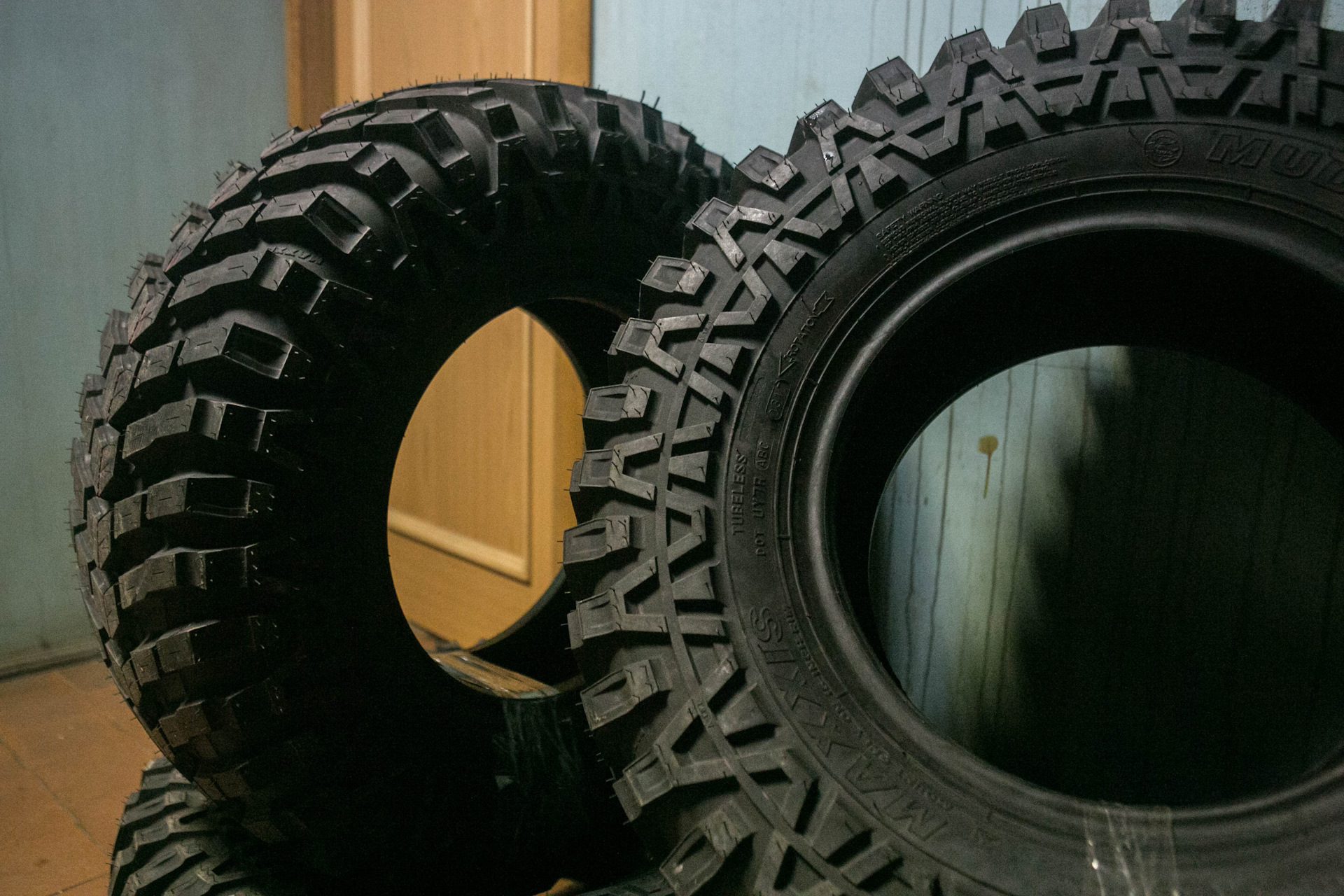 235 75 r15. Maxxis m8080 Mudzilla. Maxxis резина m 8080. Максис мудзила 31/11.5/15. Maxxis Mudzilla 31x11.5 r15.