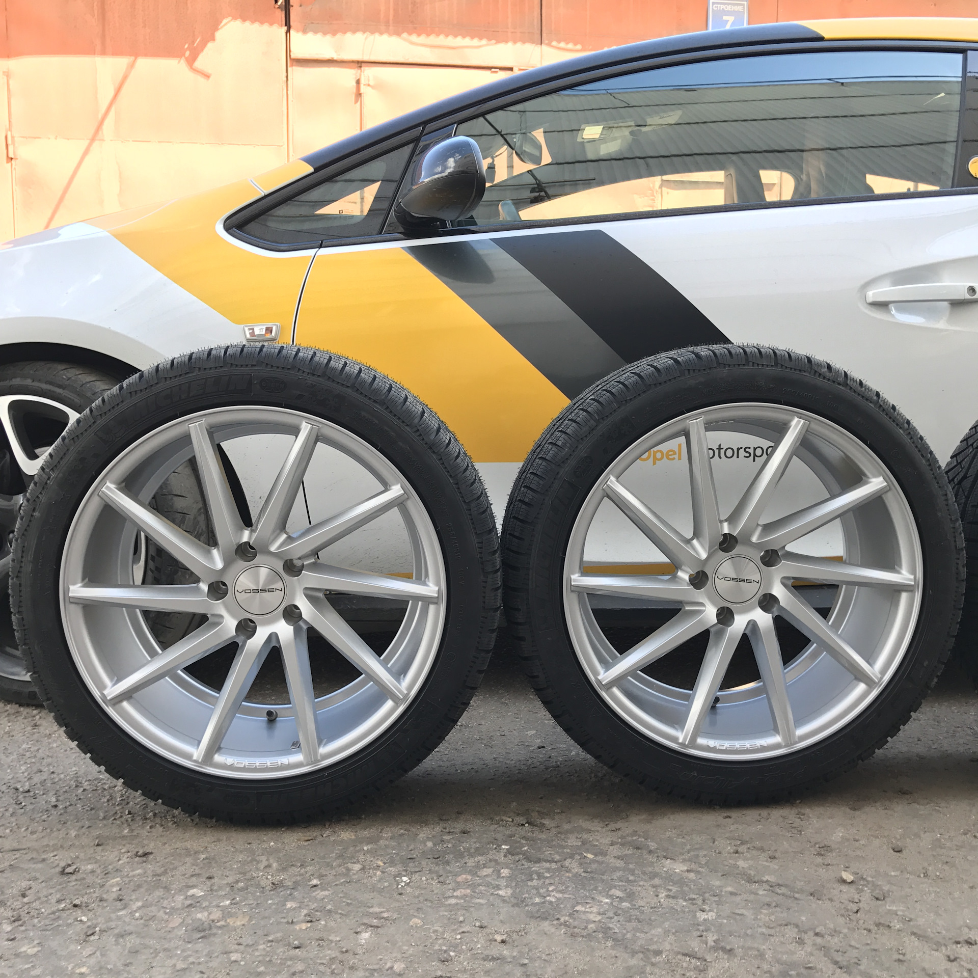 R19 зима. Astra r19 8.5. Opel Astra GTC Vossen CVT. Диски Воссен CVT r18 Opel Astra-j. Опель Астра r19 Tesla.