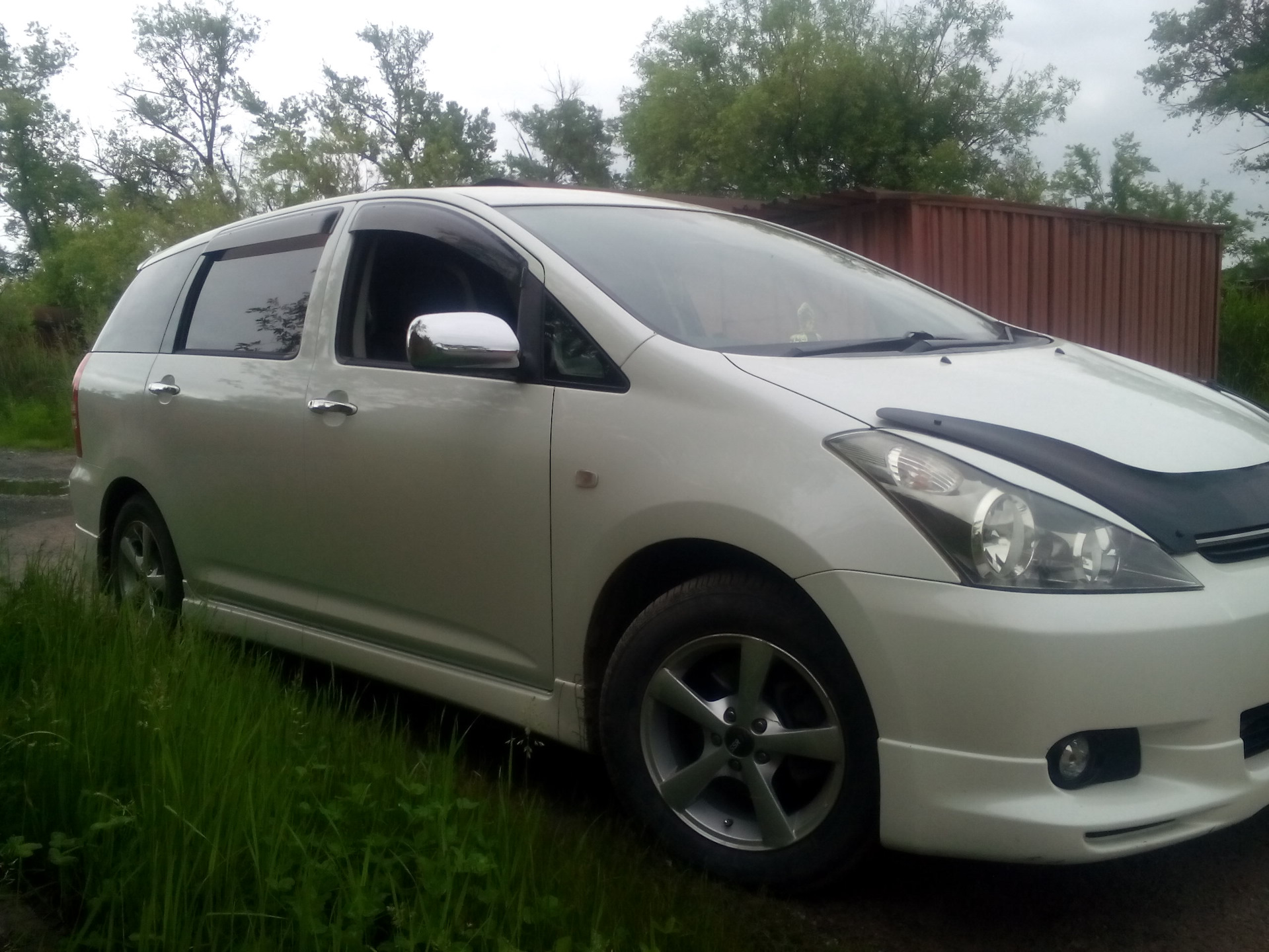 Взломанный toyota. Тойота Виш 1.8. Тойота Виш 2005 года. Toyota Wish 2005 белый. Toyota Wish 2005 1.8.