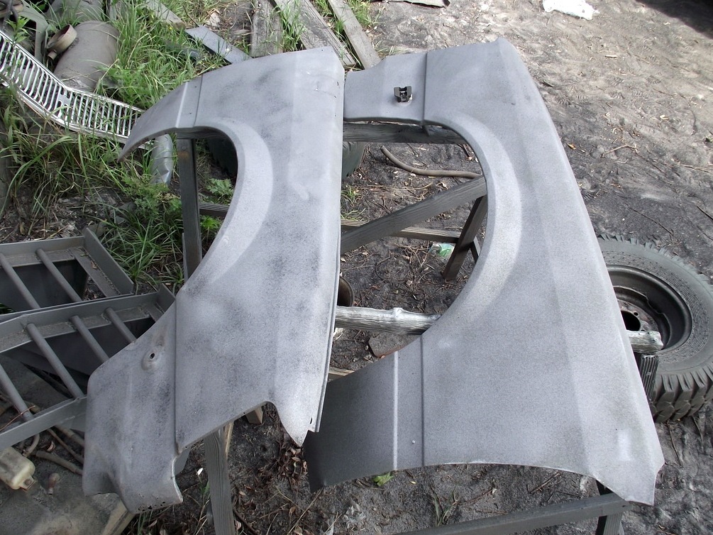 крылья от Коммо Ц, одно в отличном состоянии оказалось — Opel Rekord E