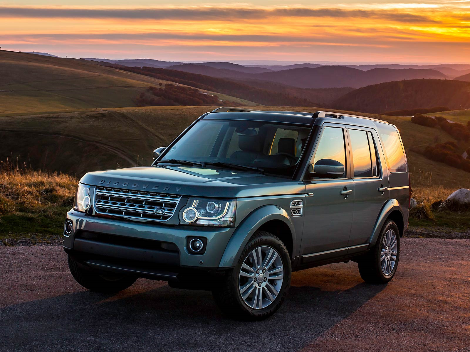Land Rover Discovery 4 Photos and Specs. Photo: Land Rover Discovery 4 sale and