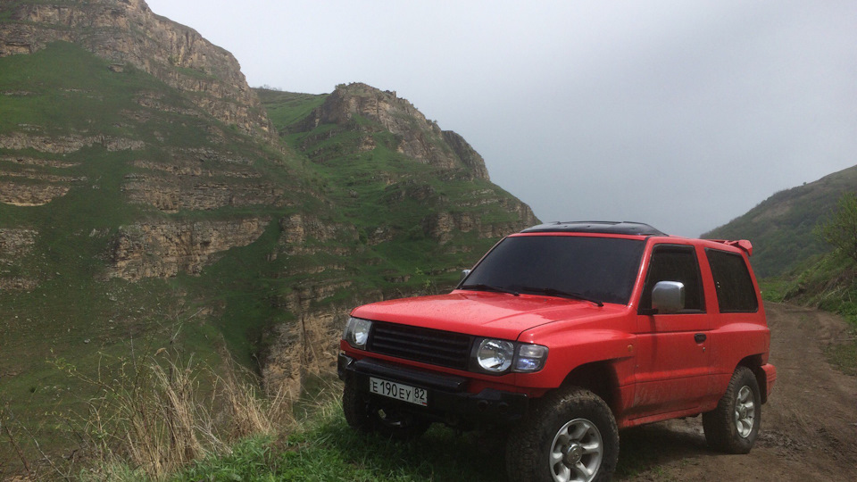 Mitsubishi Pajero 🇯🇵3.0 Red SUV🔴