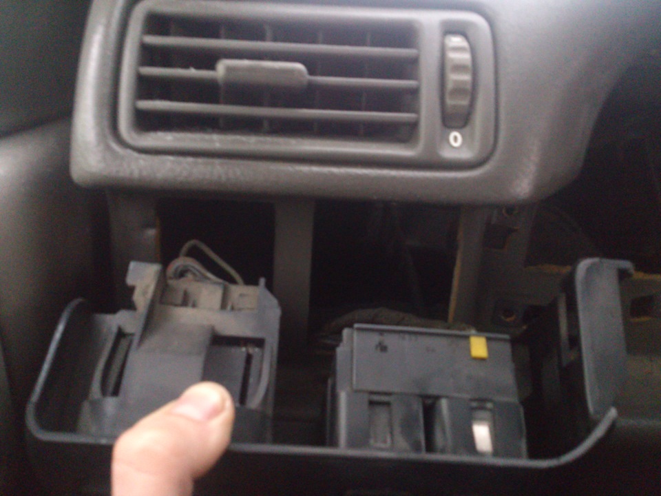 Стрелка датчика температуры на приборке. — Opel Vectra A, 1,6 л, 1990 ...