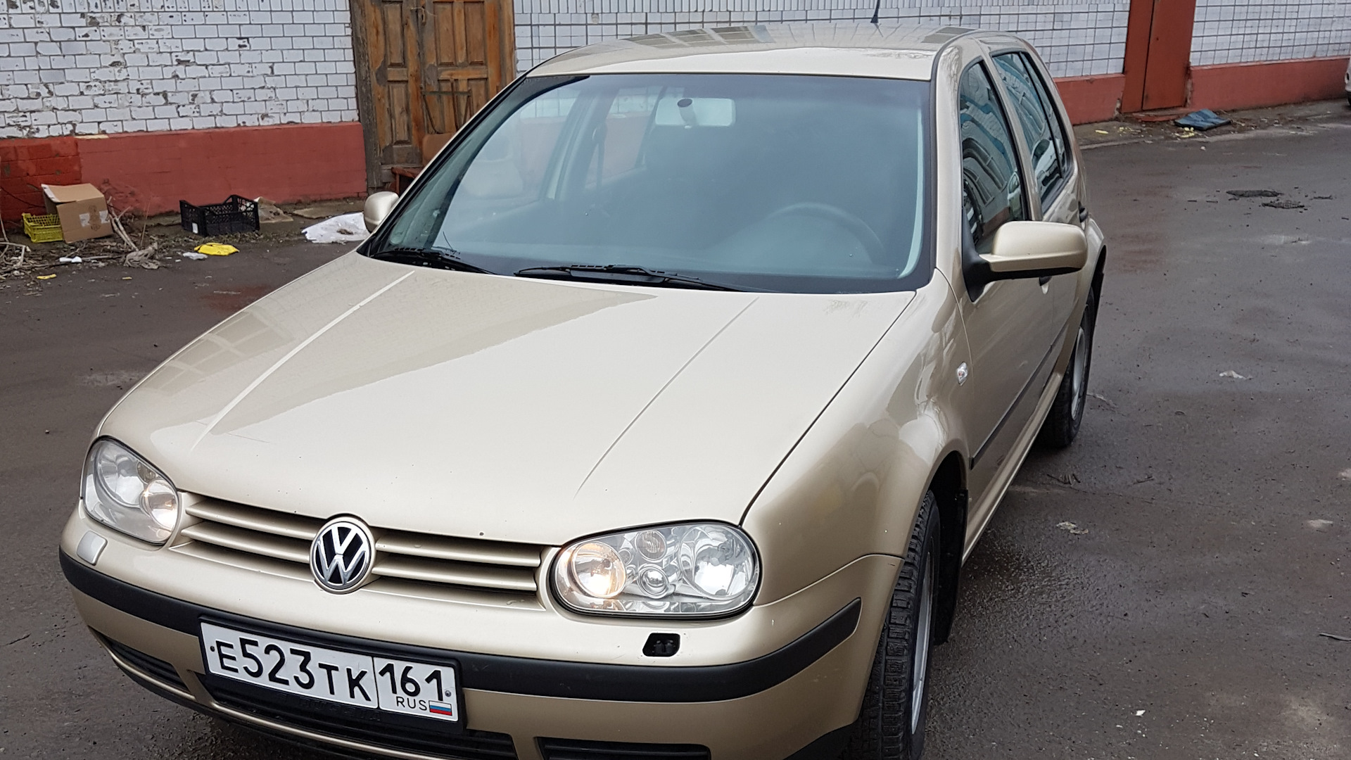 Volkswagen 2002 года. Фольсвагениголыт 2002 года.