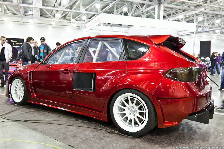 Tuning moscow. Тюнинг шоу. Московское тюнинг шоу. Тюнинг шоу машины. Moscow Tuning show 2011.