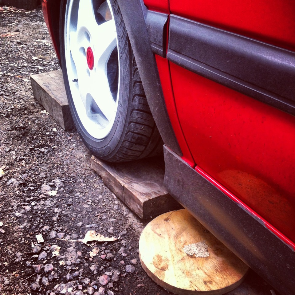 Как я заезжаю на домкрат))) — Volkswagen Golf GTI Mk3, 2 л, 1994 года ...