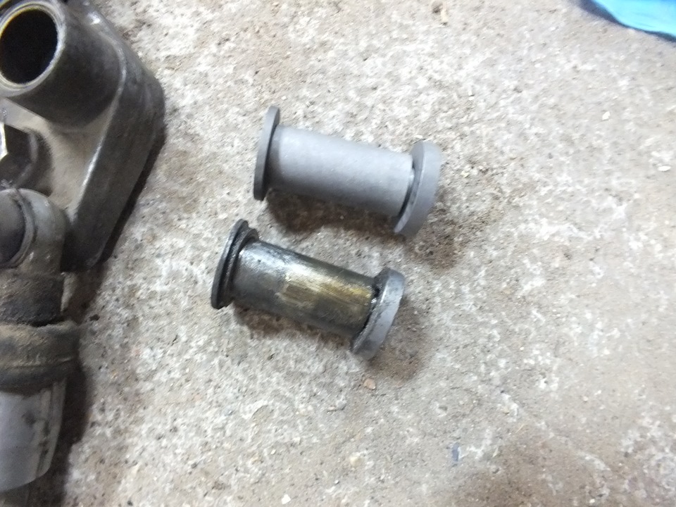 Втулка натяжителя кайрон. Втулка натяжителя ремня g23d. Втулка натяжителя кайрон. Втулки натяжителя. Втулки натяжителя.