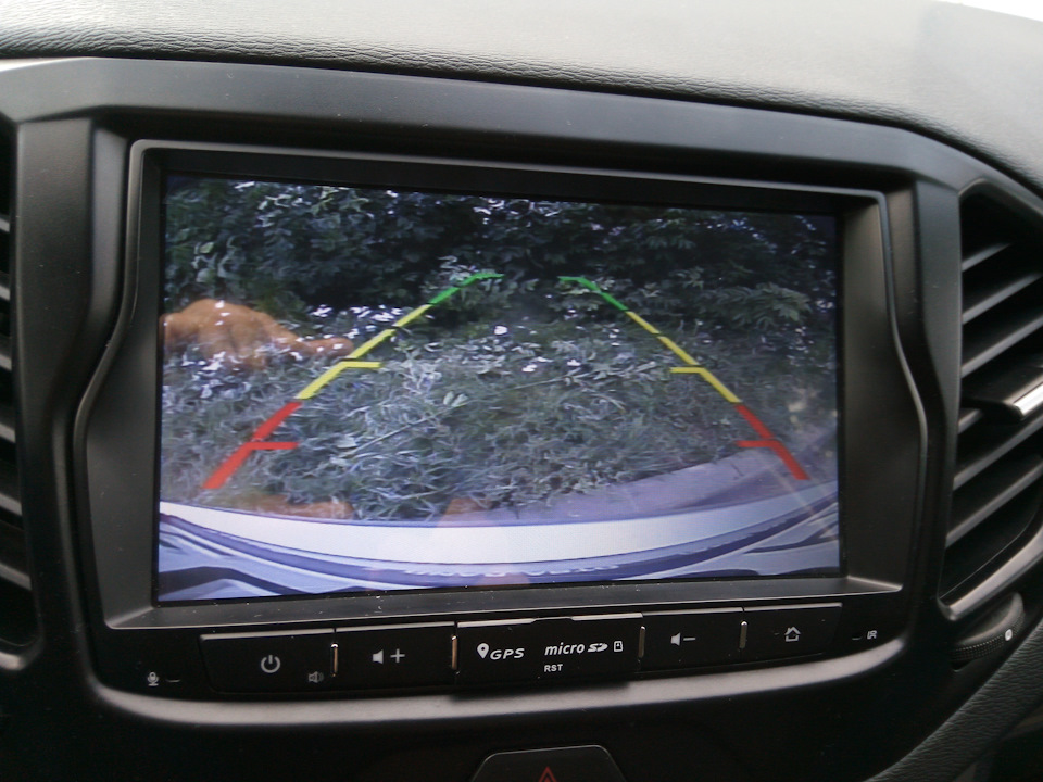 камера заднего вида в действии — Lada Vesta (1G)