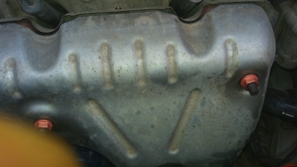 4. Защита коллектора логан. Ниссан кашкай 2008 тепловой экран глушителя. 4. 4.