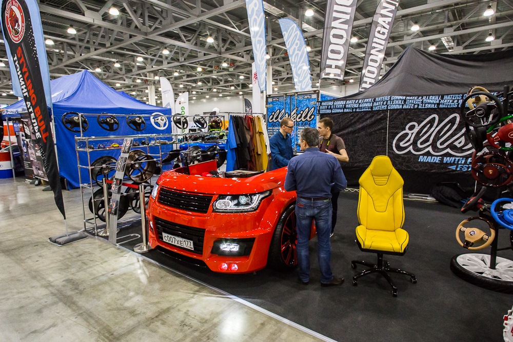 Бамберо москва. Тюнинг шоу. Московское тюнинг шоу. Тюнинг на ВДНХ. Moscow Tuning show 2018 girls.