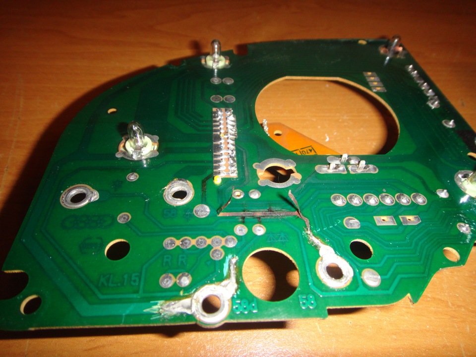 Плата приборки ауди 100 с3. Audi a4 b5 панель приборов. Плата на ауди 80 б4 2. Плата панели приборов ауди 80 б4. Компрессор центрального замка ауди 80 б4.