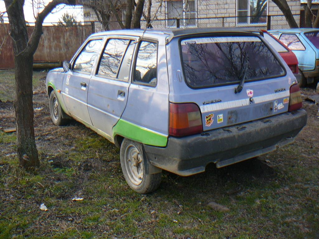 Разборка заз. Заз-1105 таврия. заз 1105. заз 1105 заброшенная.