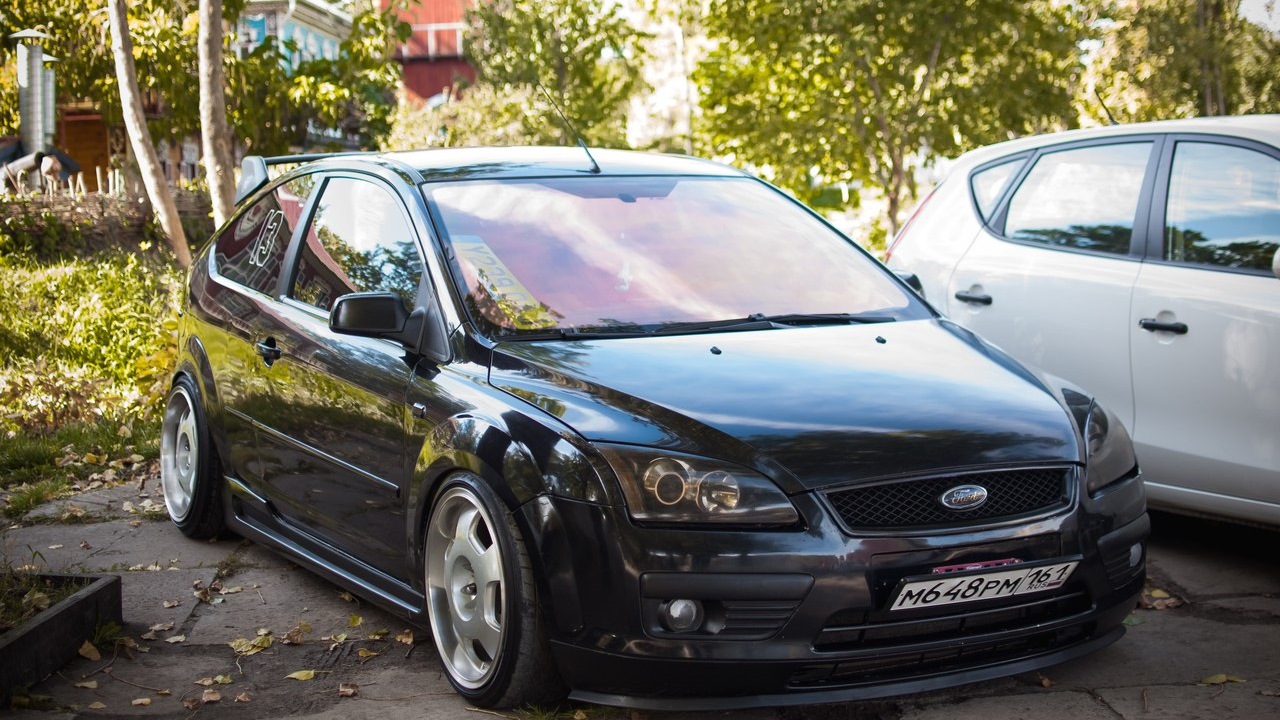 Ford Focus 2 RS stance