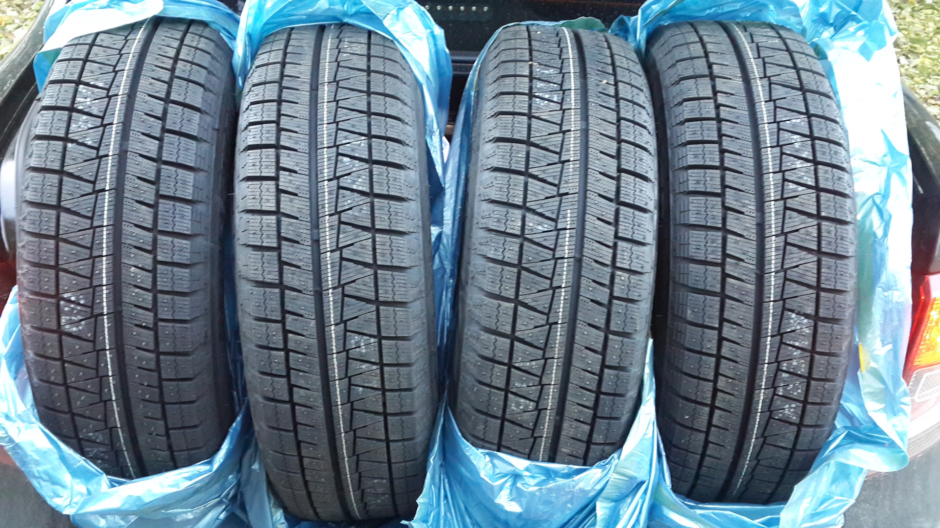 Зимняя резина 14 185. Bridgestone Revo GZ 185/65/r14. Bridgestone 185/65r14 Blizzak Revo GZ. Bridgestone Blizzak Revo GZ 185/65 r14 86s. 185/65/14 Bridgestone Revo-GZ 86s.