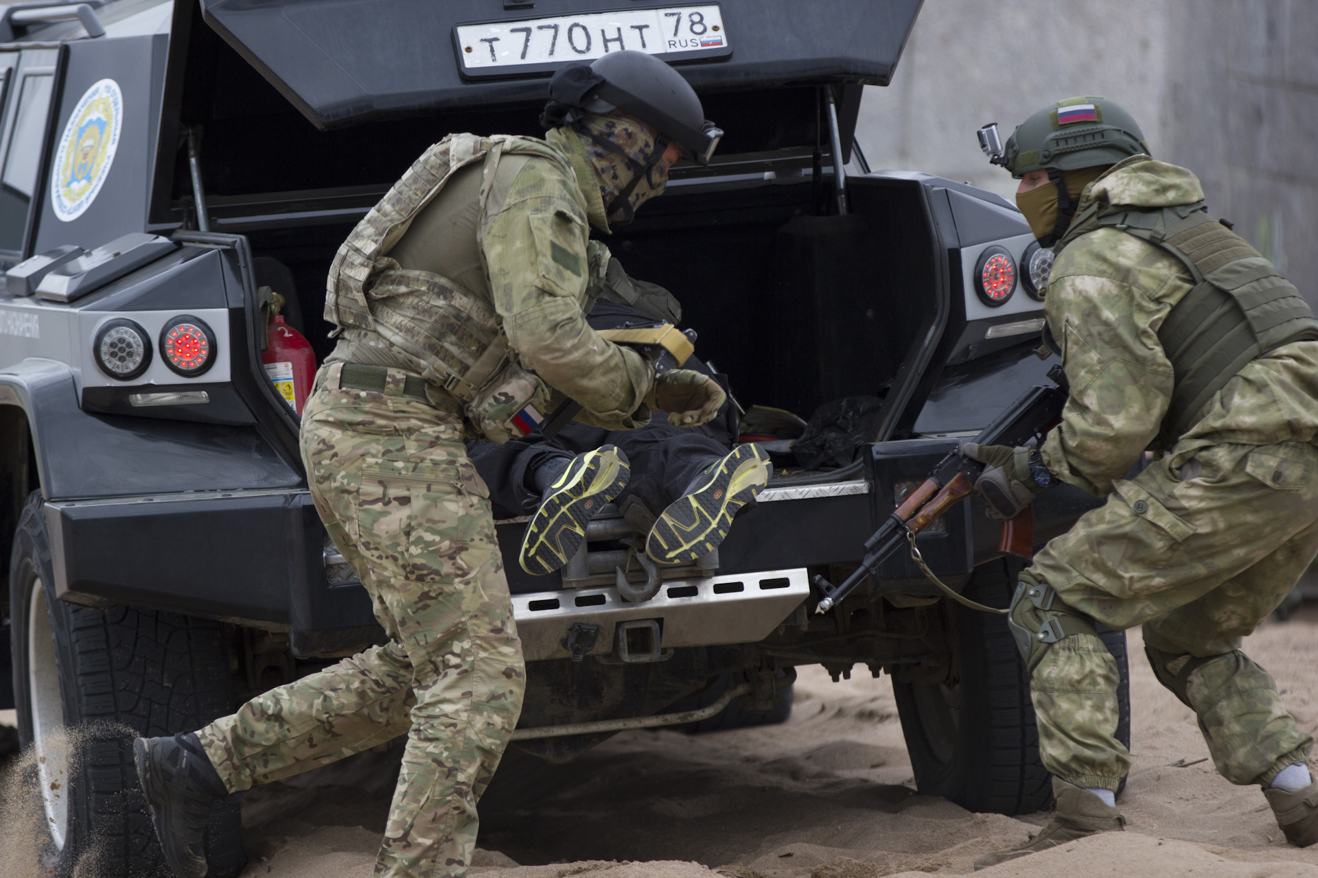 Combat center. Т-98 комбат. Т98 комбат спецназ. Бронеавтомобиль комбат. Комбат т98 ОМОН.