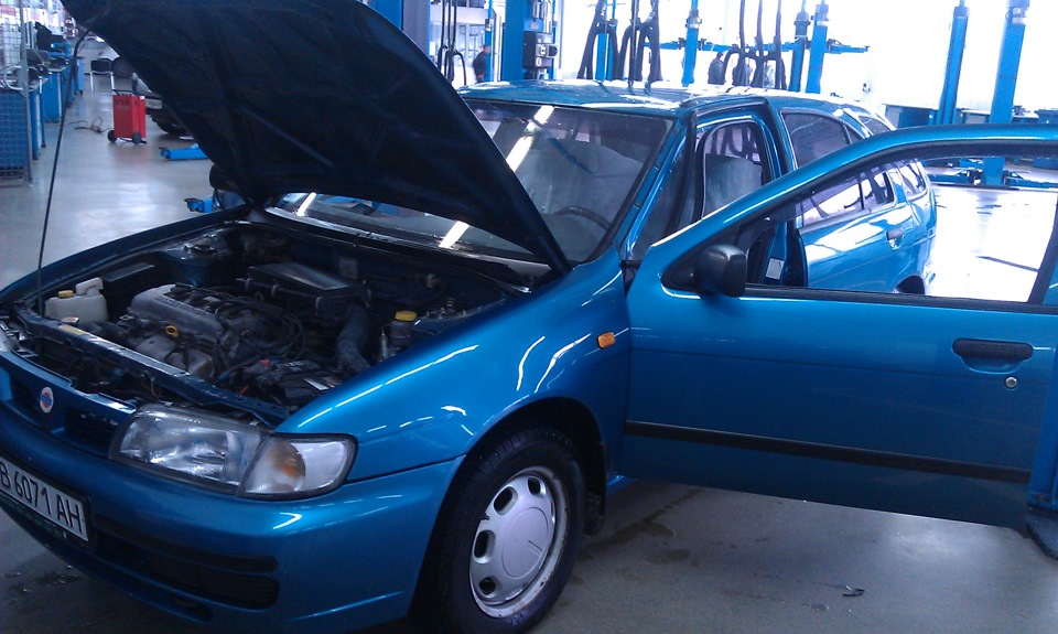 Отклеилось лобовое стекло =( — Nissan Almera I (N15), 1,4 л, 1997 года ...