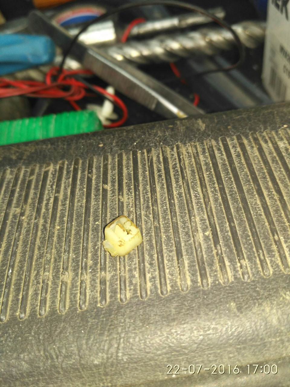 Заклинил замок багажника — Toyota Carina E, 1,6 л, 1995 года | своими ...