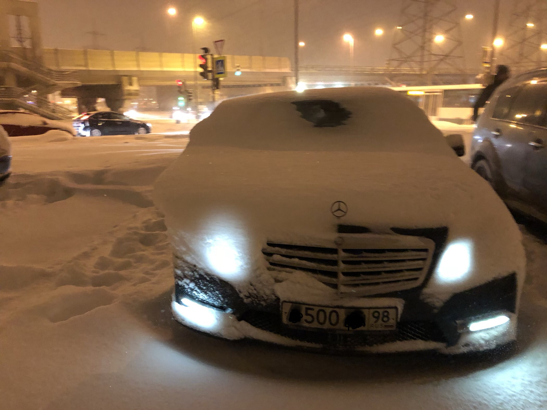 Mercedes Benz Snow