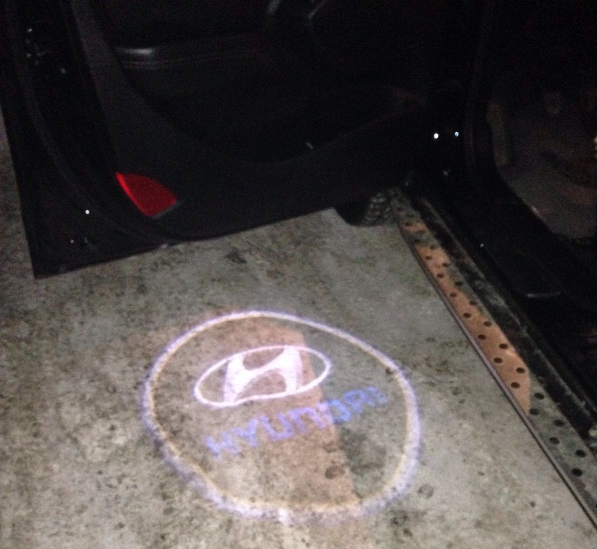 Подсветка в передние двери с логотипом. — Hyundai ix35, 2 л., 2013 года ...