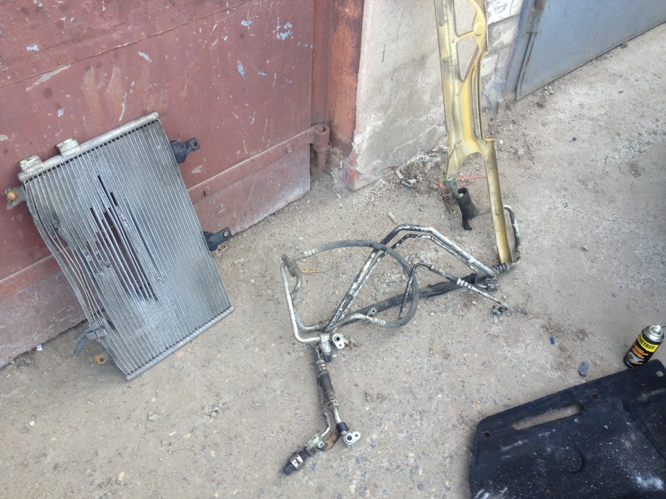 Жара, решил наконец починить кондиционер. — Alfa Romeo 145, 2000 года ...