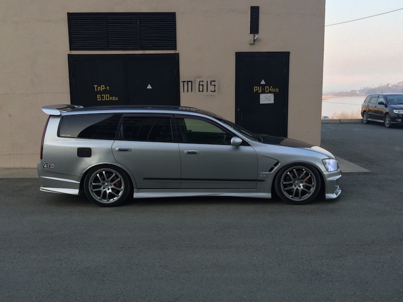 Установка стейджа. Nissan Stagea m35. Nissan Stagea m35 спойлер. Ниссан Стейдж 2002. Rays Nismo r19.