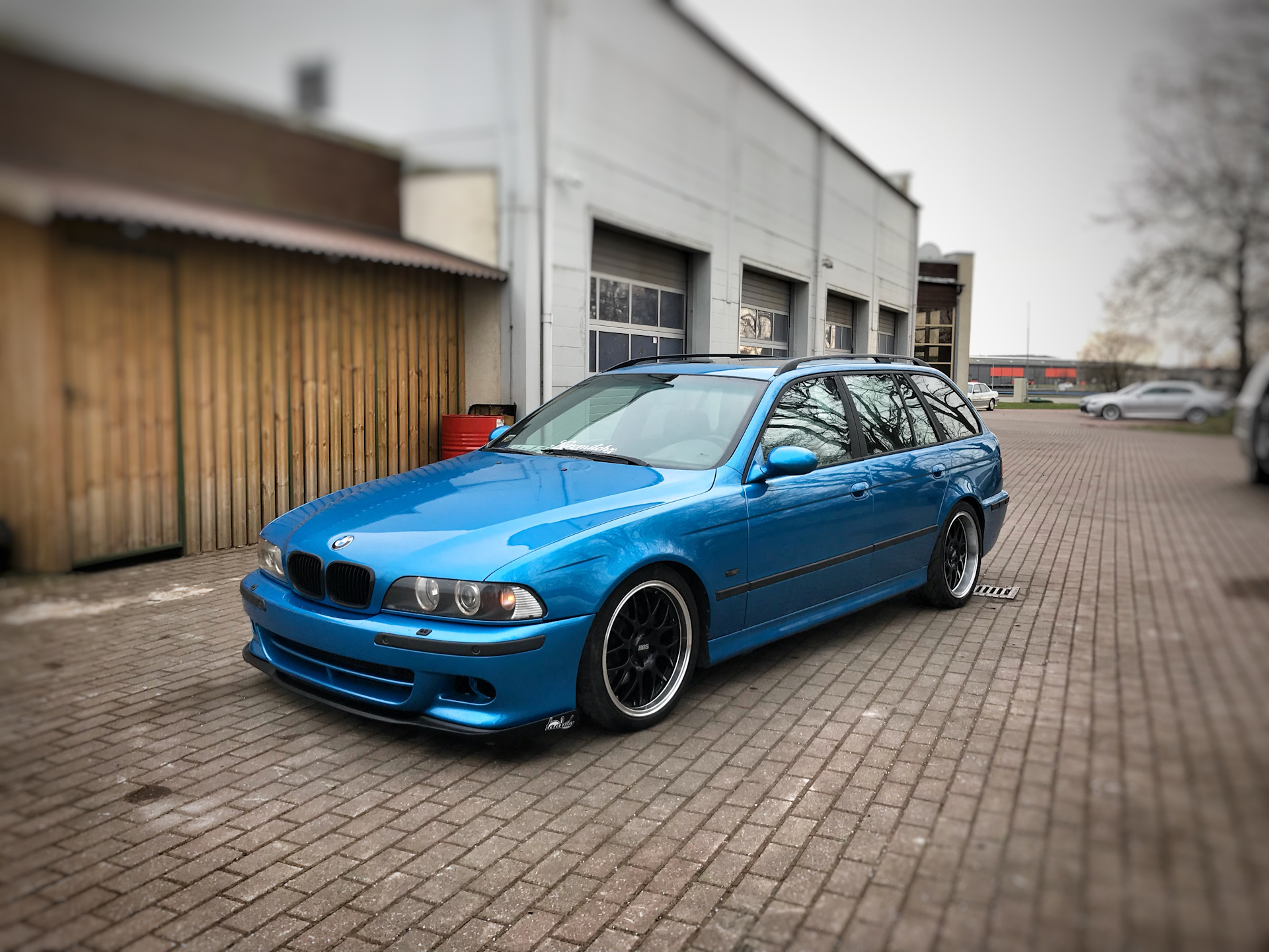 Bmw e39. BMW e39 Tuning. BMW e39 тюнинговый. BMW 5 e39 Tuning. BMW e39 бирюзовый.