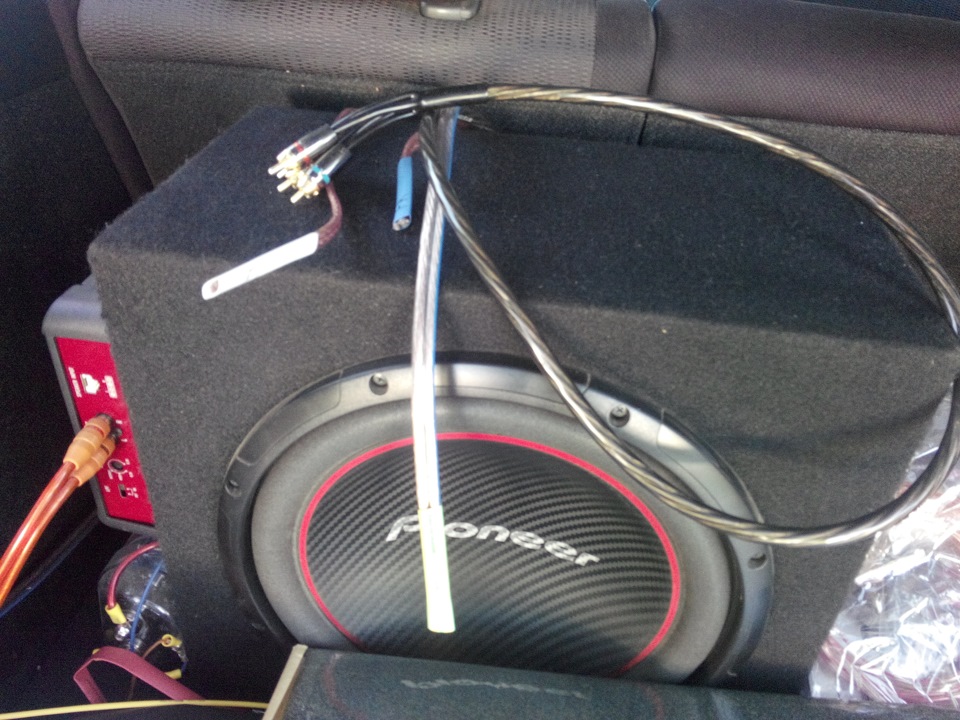 Подключение колонок, усилителя, проблемы с магнитолой — новая магнитола ...