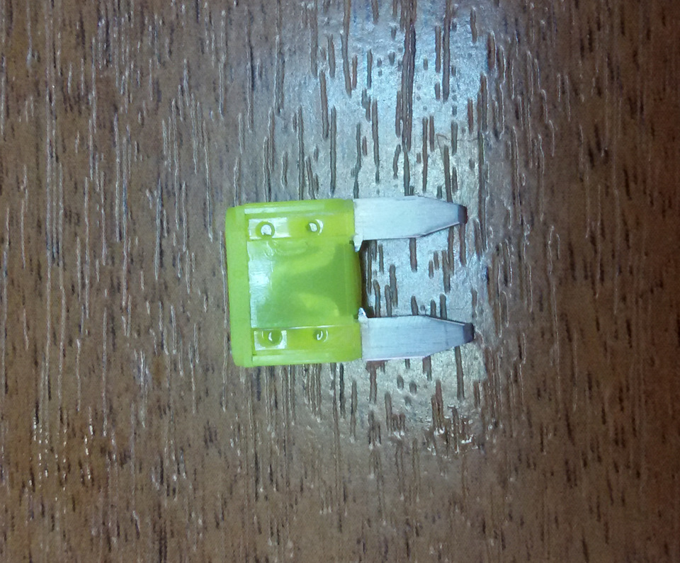 Есть ли запасные предохранители в подкапотном ? — Volvo S60 (2G), 1,6 л ...