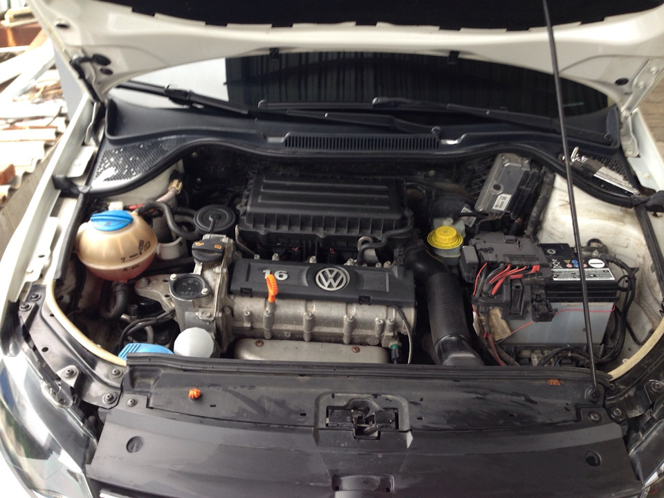 Лопнул впускной коллектор — Volkswagen Polo Sedan, 1,6 л, 2012 года ...