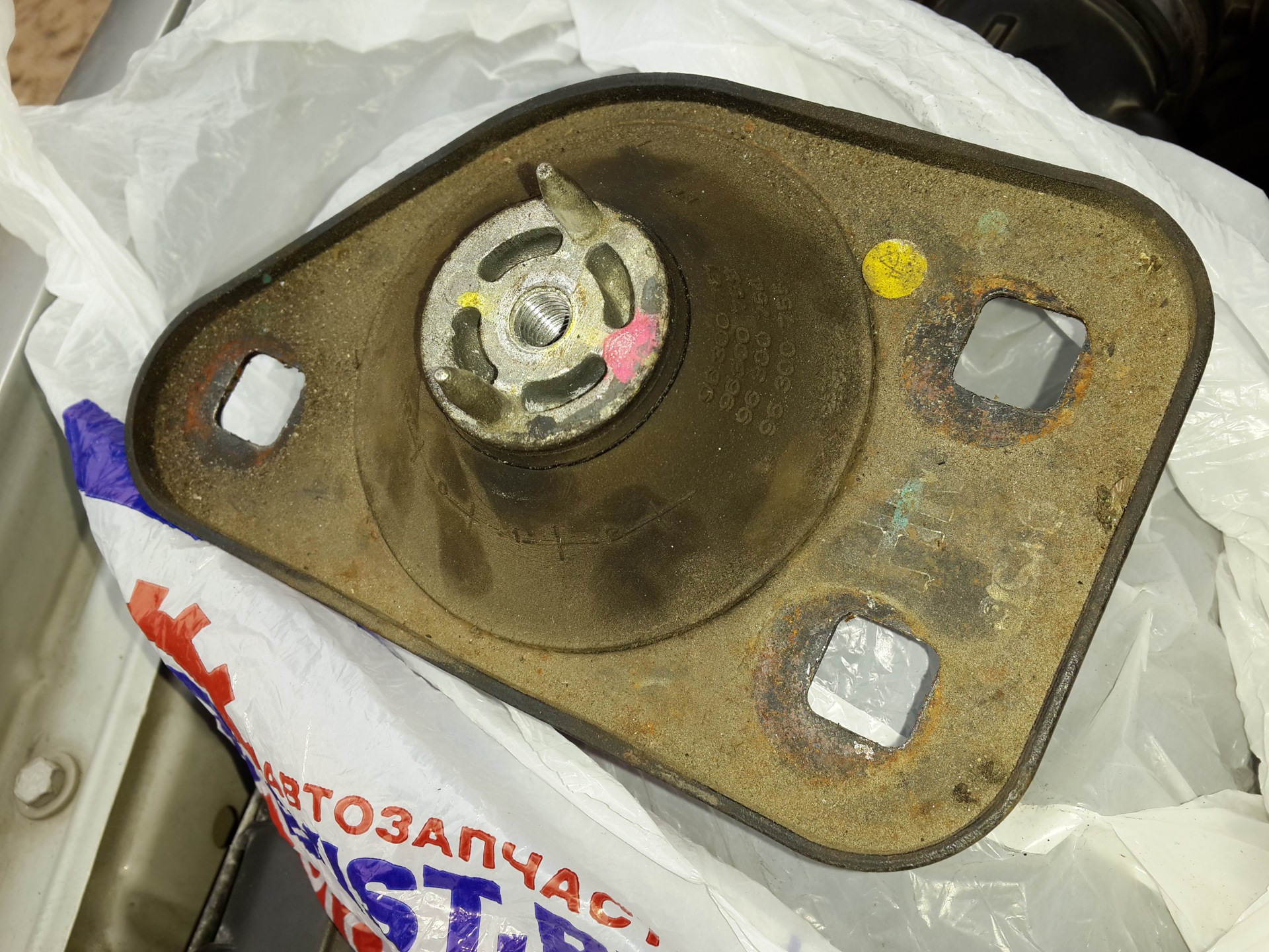 Меняем гидроопору двигателя. — Daewoo Nubira II, 1,6 л, 1999 года ...