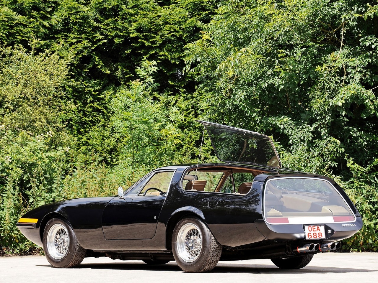 Ferrari 365 GTB/4 Daytona shooting Brake