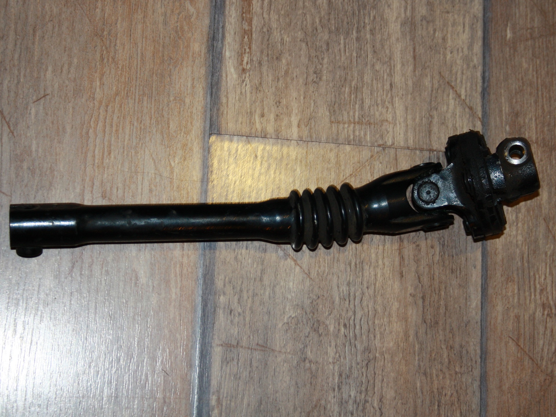 Рулевой вал ваз 2123. Вал рулевой колонки ваз 1118. Рулевой вал скания 6. Рулевая тяга рено меган 2. Дискавери 2 рулевой вал.