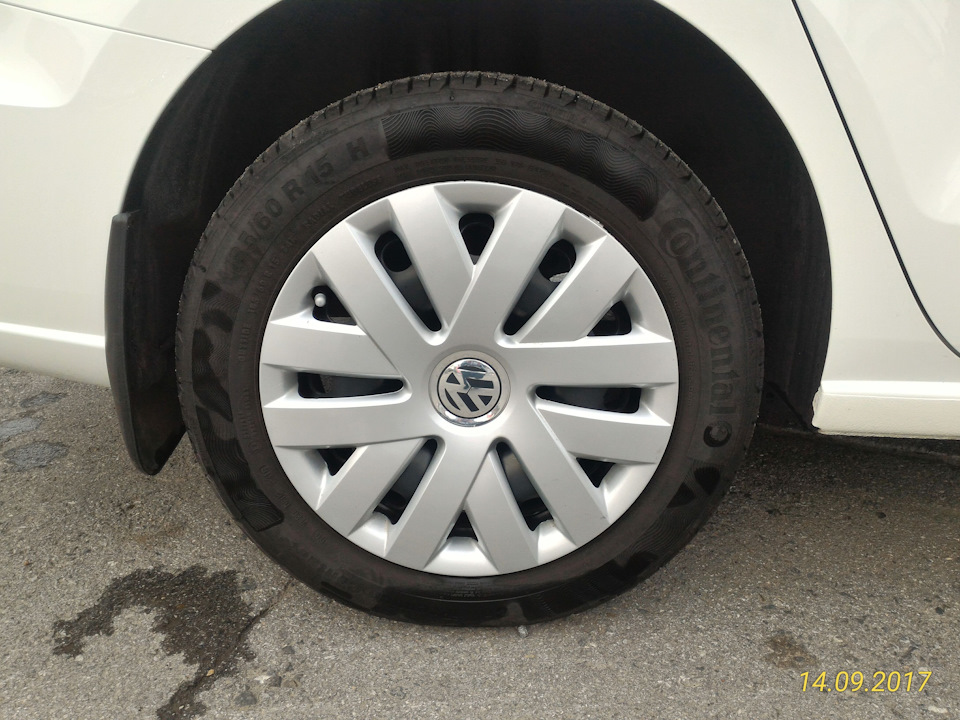 Второй колпак. — Volkswagen Polo Sedan