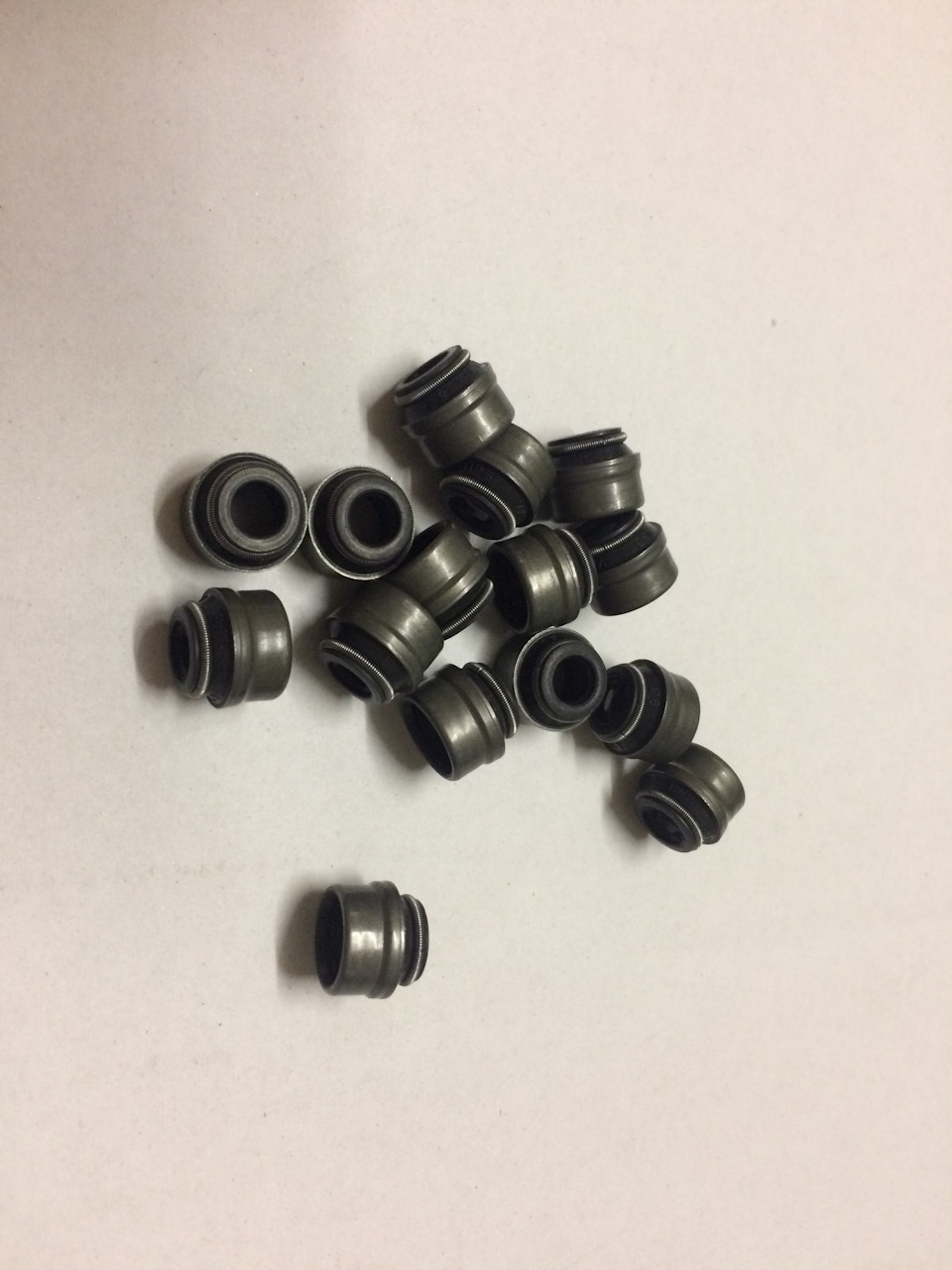 Оригинальные маслосъемные колпачки VAG 036109675A — Sashacz на DRIVE2