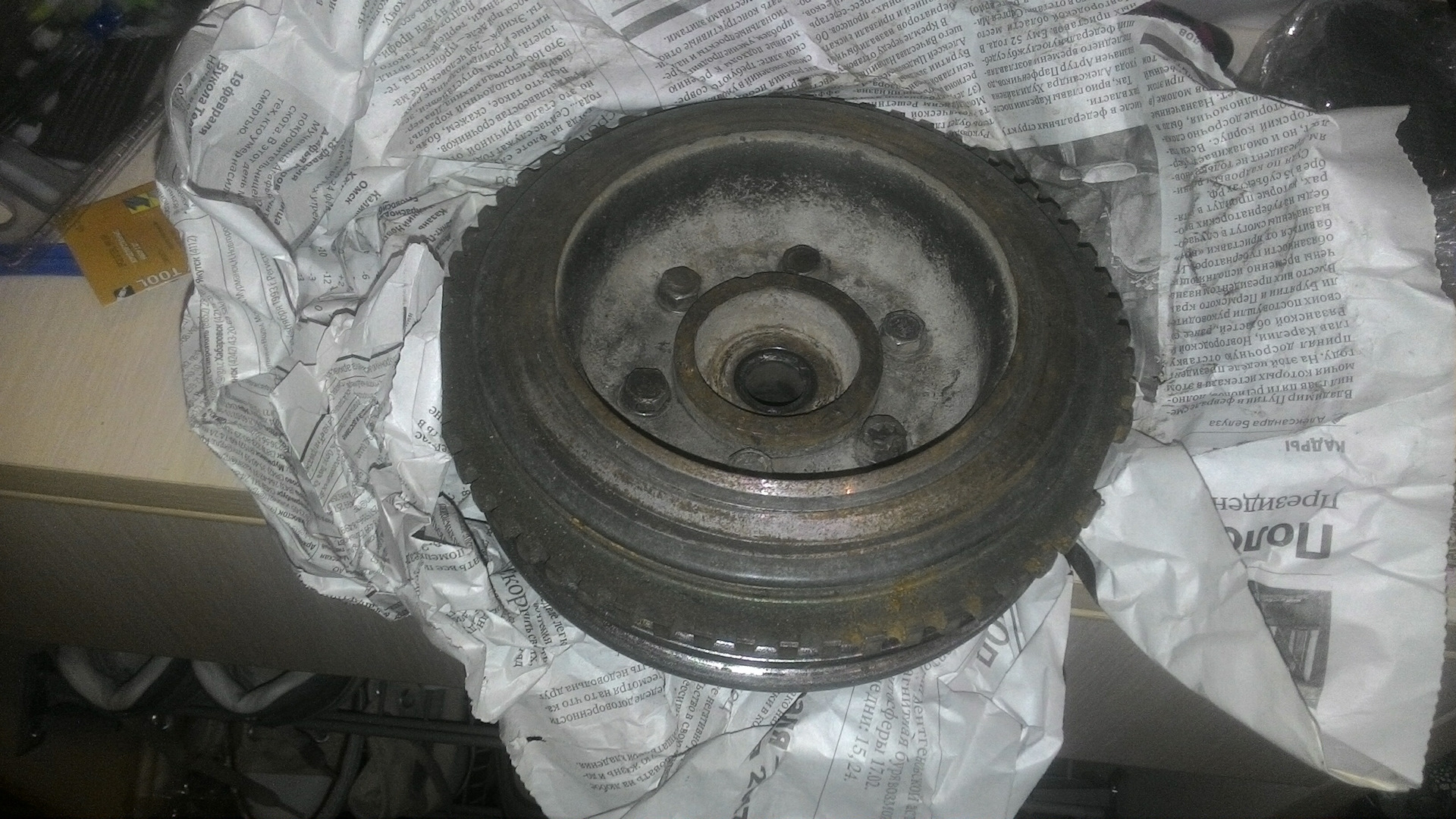 Как снять шкив коленвала вольво Январь 5.1 Шкив коленчатого вала - Volvo 244, 2,1 л, 1978 года тюнинг DRIVE2
