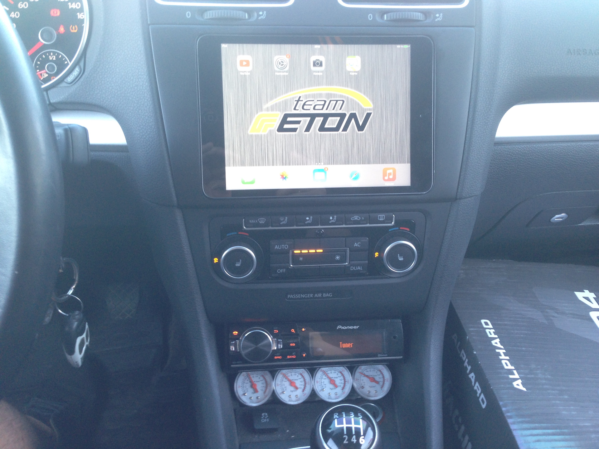 Рамка для iPad mini вместо штатной магнитолы Golf — Volkswagen Golf Mk6 ...