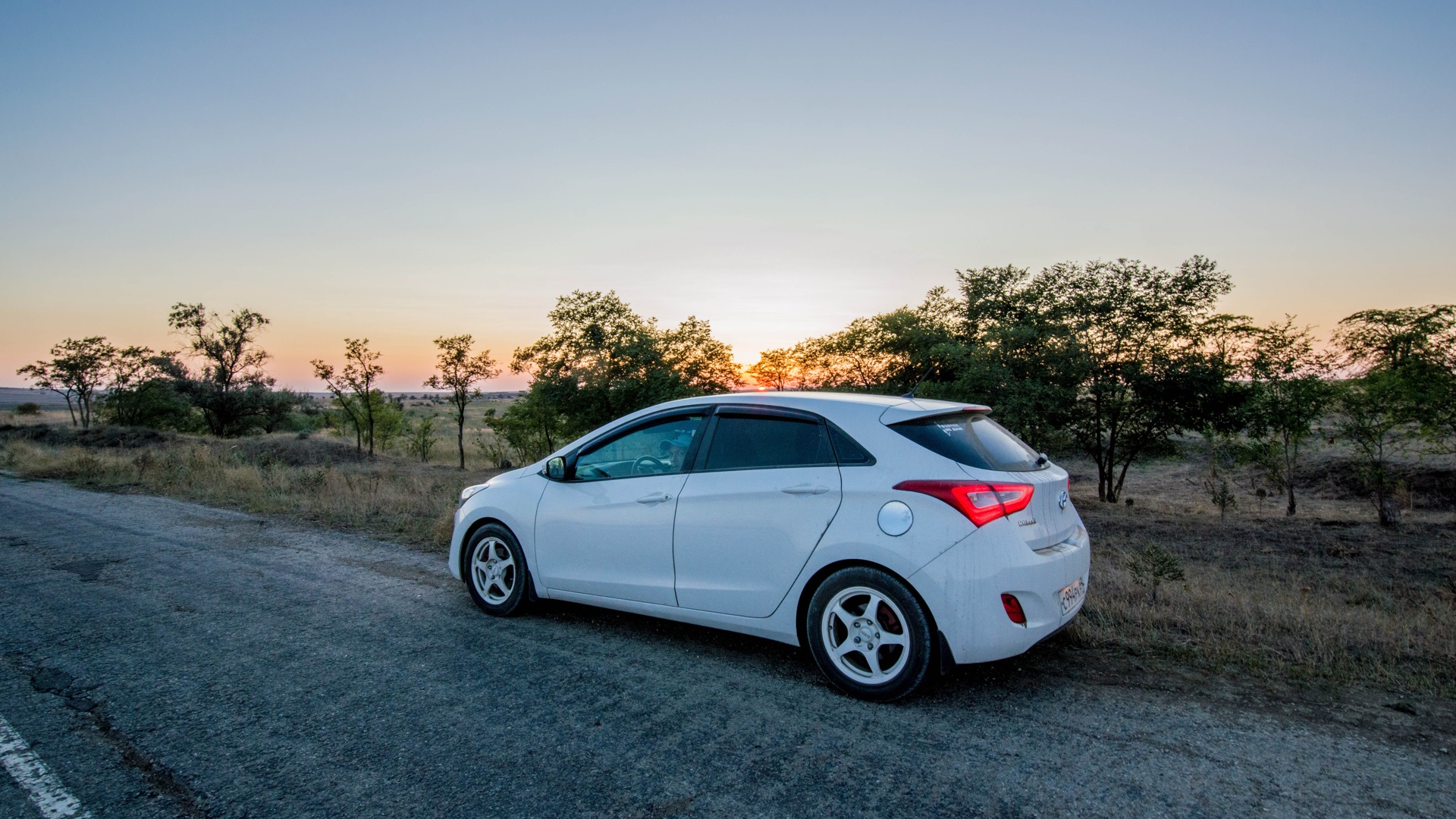 Белый хендай песня слушать. Хендай i30 белая. Хендай ай 30 белый. Hyundai i30 2012 белый. Хендай i30 бежевый.