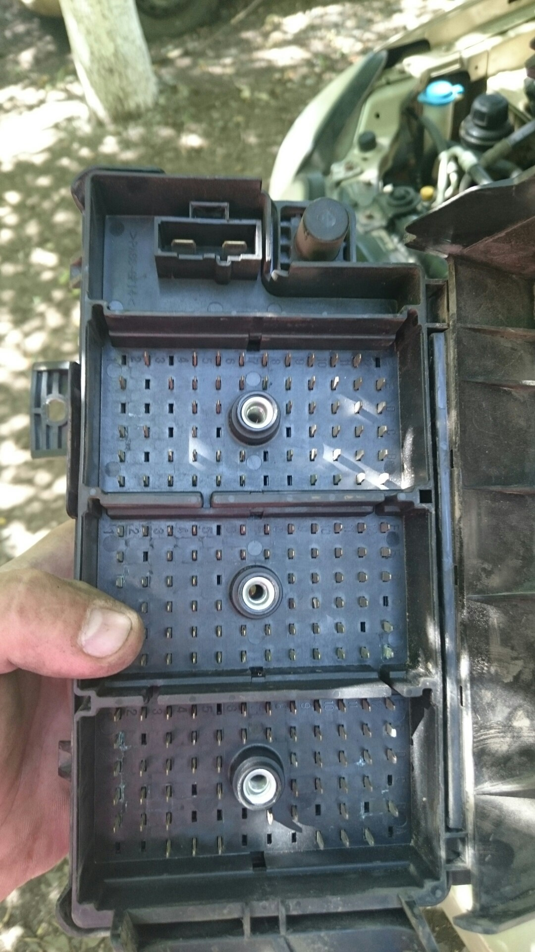 При повороте ключа не загорается чек энжи, машина не заводится ...