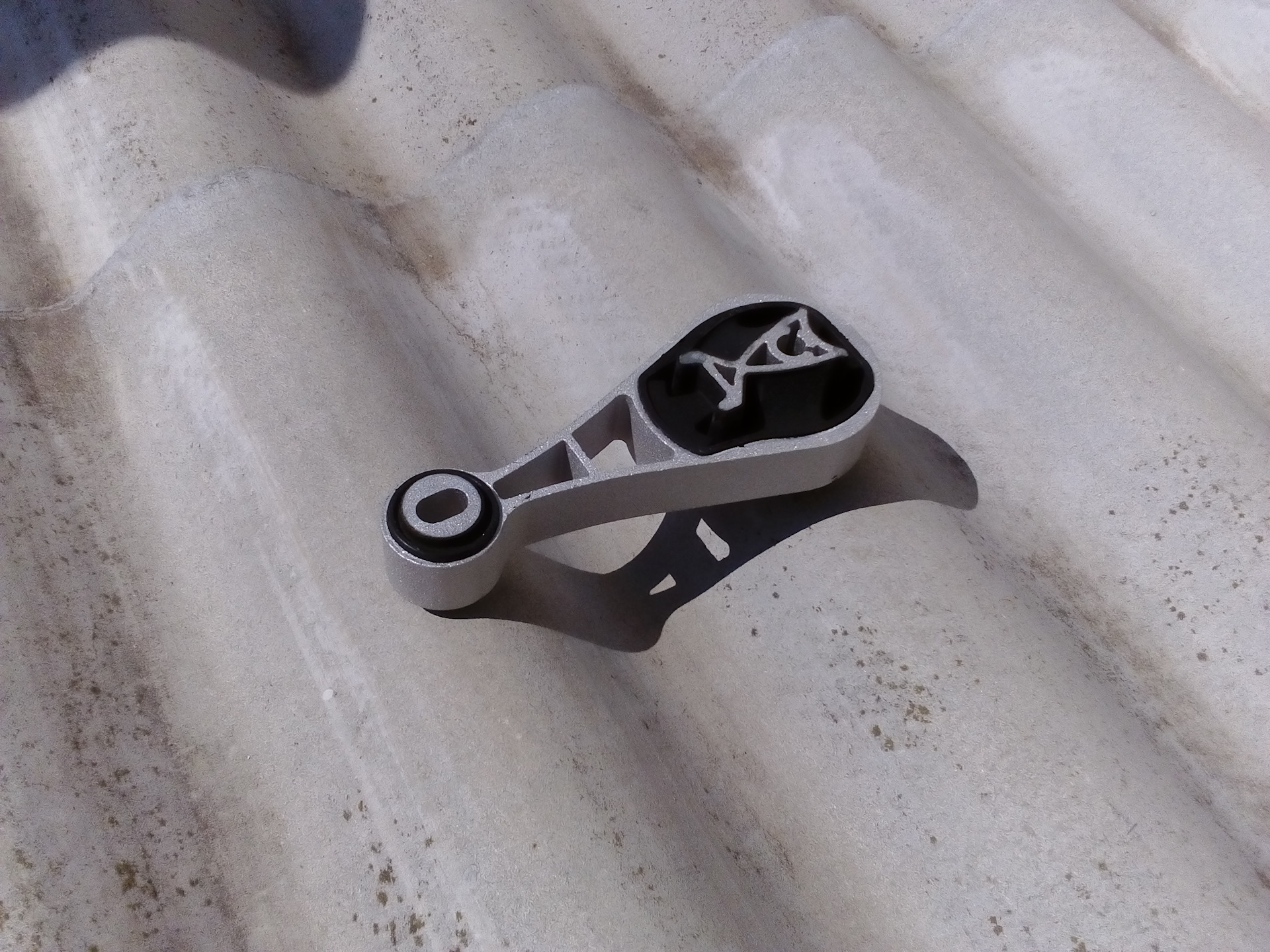 подушка двигателя приора правая